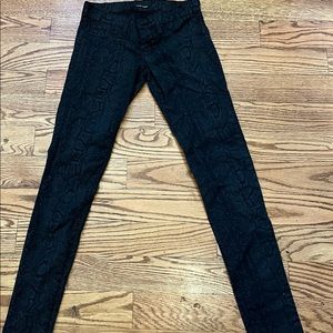 Flying Monkey Snakeskin Print Size 25 Women’s Jeans